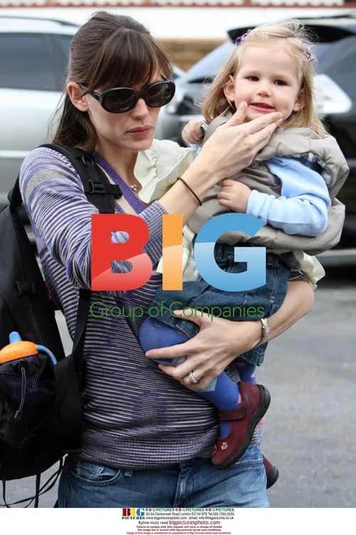 Jennifer Garner & Daughter Violet at Pump Station