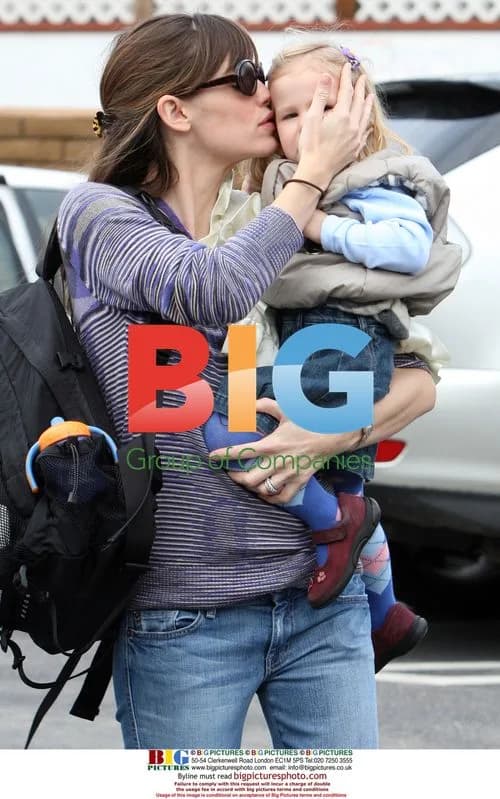 Jennifer Garner and Daughter Violet at Pump Station