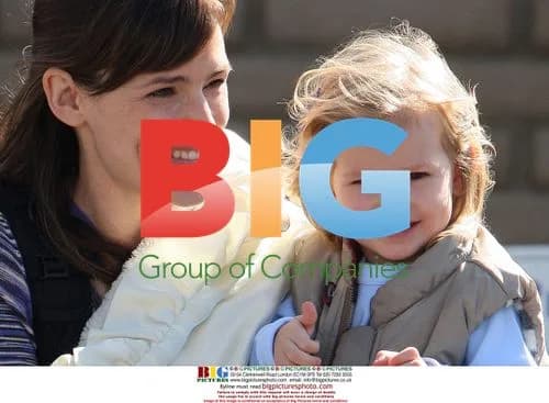 Jennifer Garner and Daughter Violet at Pump Station