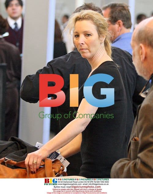 Lisa Kudrow Leaves LAX