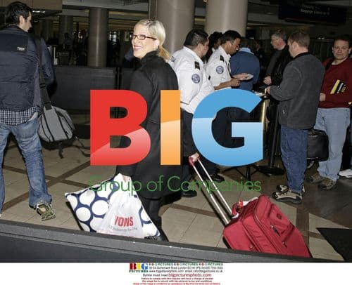 Tori Spelling Departs LAX Pregnant