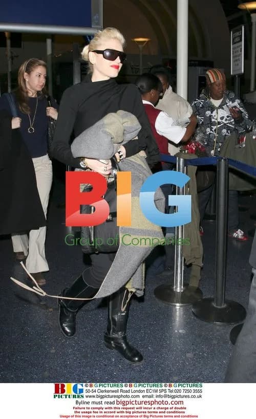 Gwen Stefani Covers Baby Bump at LAX