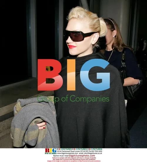 Gwen Stefani Covers Baby Bump at LAX