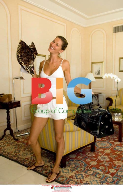 Gisele Bundchen enjoys vacation in Brazil