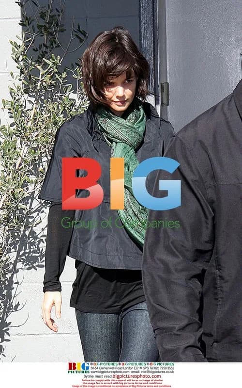 Katie Holmes Leaves Cafe in West Hollywood