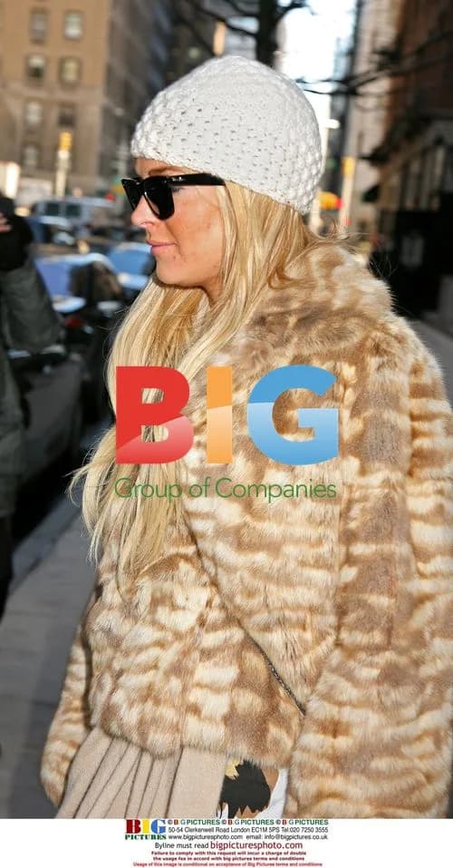 Lindsay Lohan Checks Out of Hotel