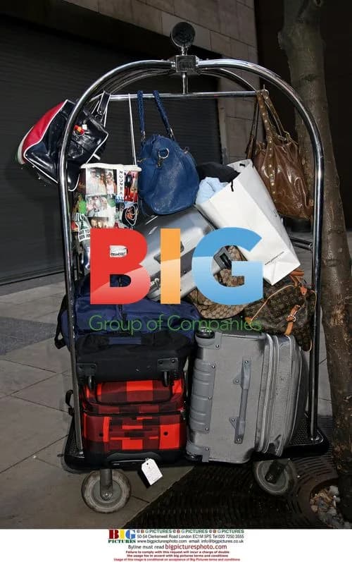 Lindsay Lohan Checks Out of Hotel