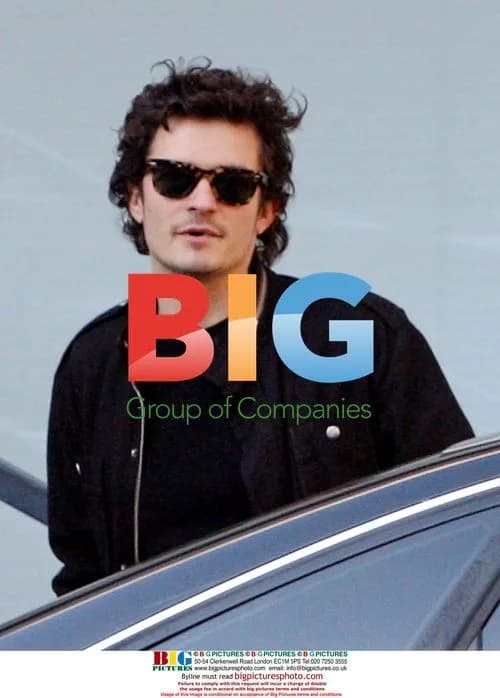 Orlando Bloom hops into Audi S6