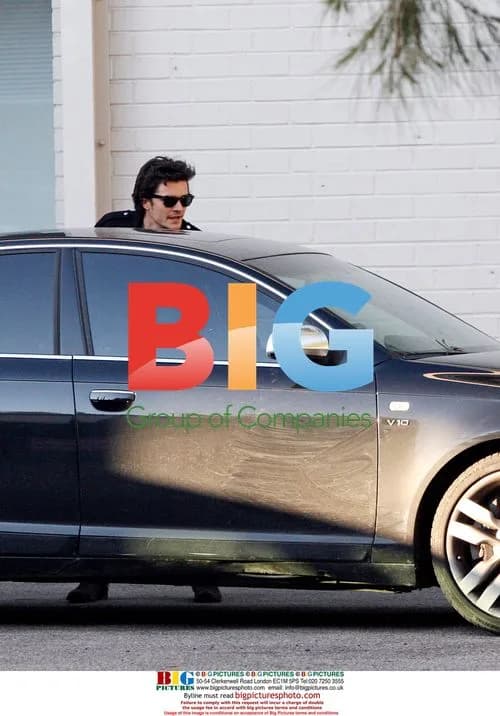 Orlando Bloom hops into Audi S6