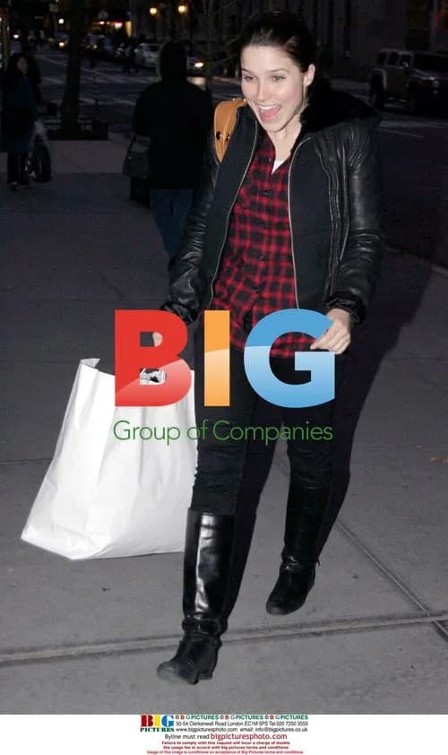 Sophia Bush Returns to Hotel After Shopping