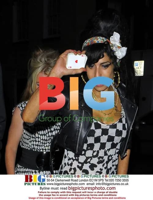 Amy Winehouse and friend leave bar