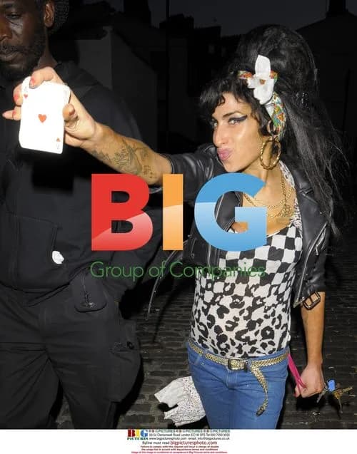 Amy Winehouse Walks Home with Friend