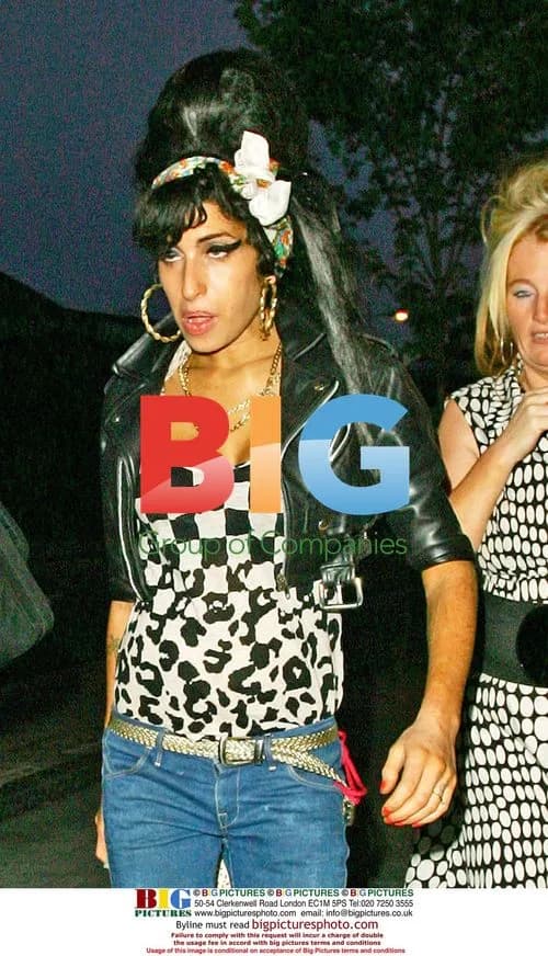 Amy Winehouse going for dinner with mystery man