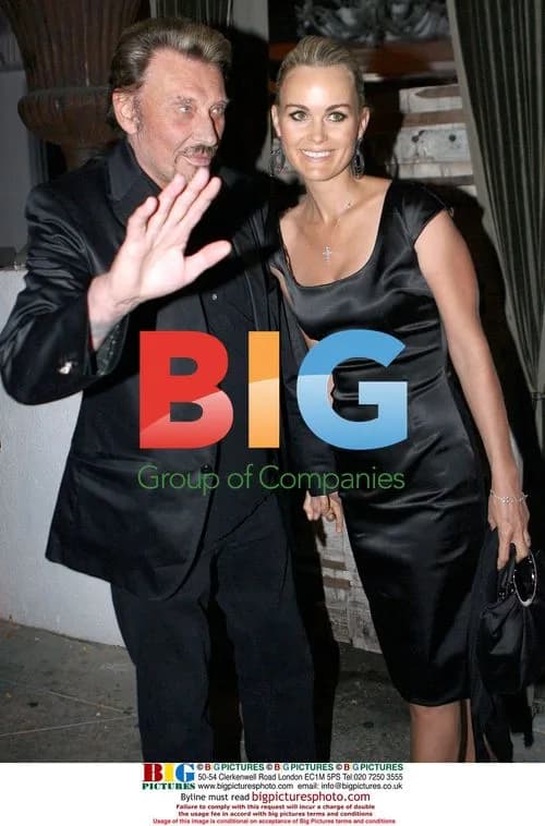 Johnny Hallyday takes wife to restaurant