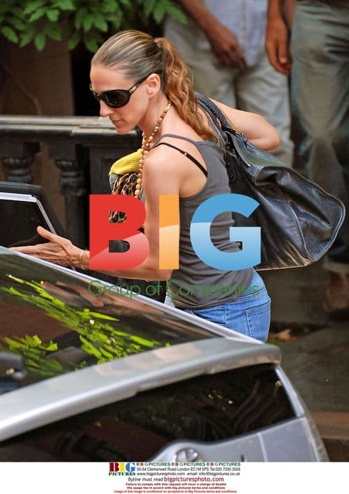 Sarah Jessica Parker leaves home in NYC