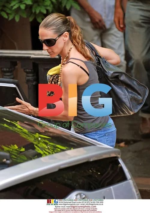 Sarah Jessica Parker leaves home in NYC