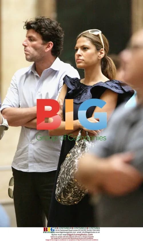 Eva Mendes and boyfriend visit Louvre
