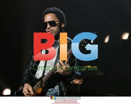 Lenny Kravitz Performs in Paris