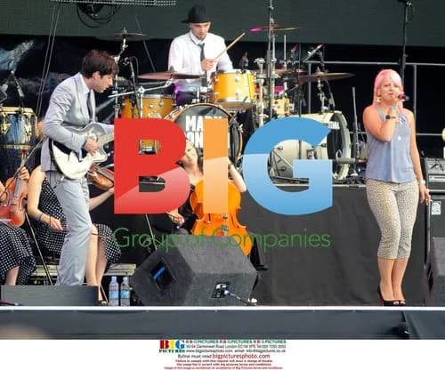 Lily Allen and Mark Ronson at the O2 Wireless Festival 2008