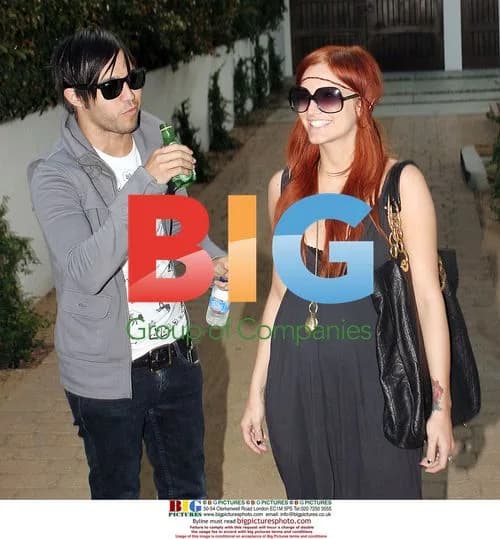 Pete Wentz and Ashlee Simpson visit friends