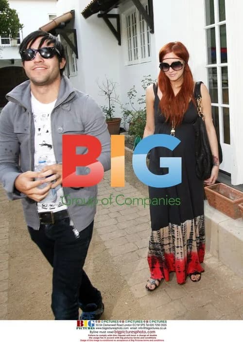 Pete Wentz and Pregnant Ashlee Simpson