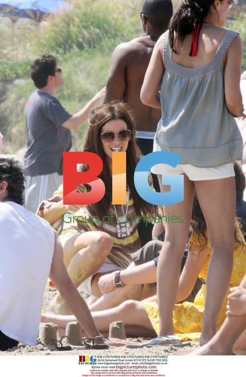 Kate Beckinsale & family at Dustin Hoffman's July 4th party