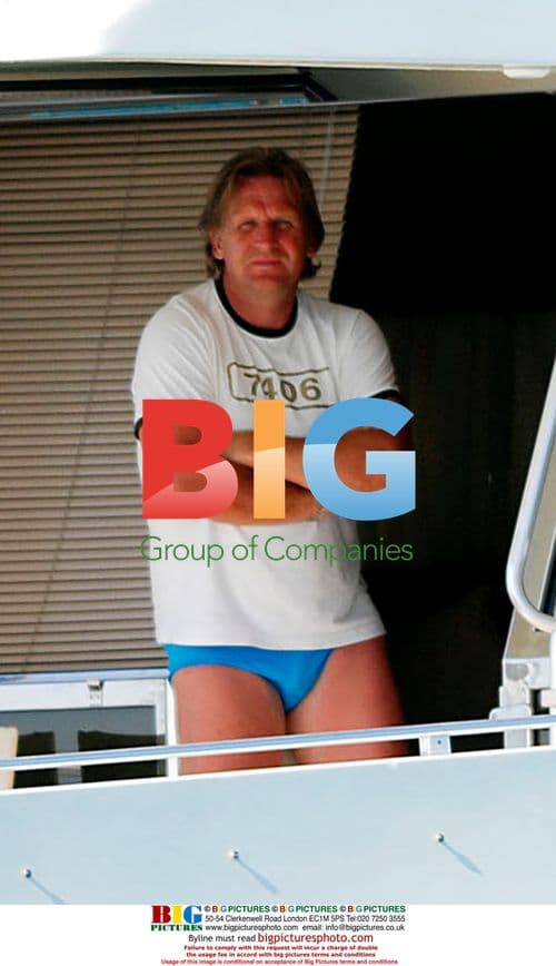 Real Madrid coach and pregnant girlfriend on yacht