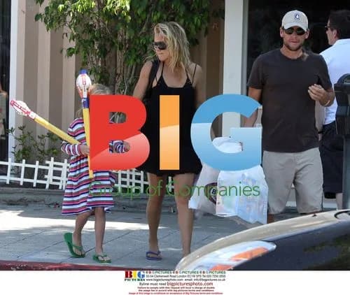 Kate Hudson and Lance Armstrong buy toys