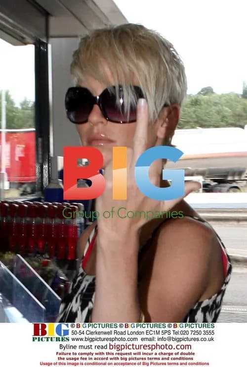 Sarah Harding Fills Up Range Rover