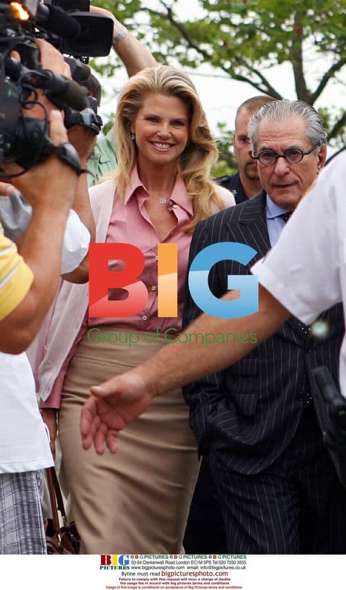 Christie Brinkley arrives for divorce trial