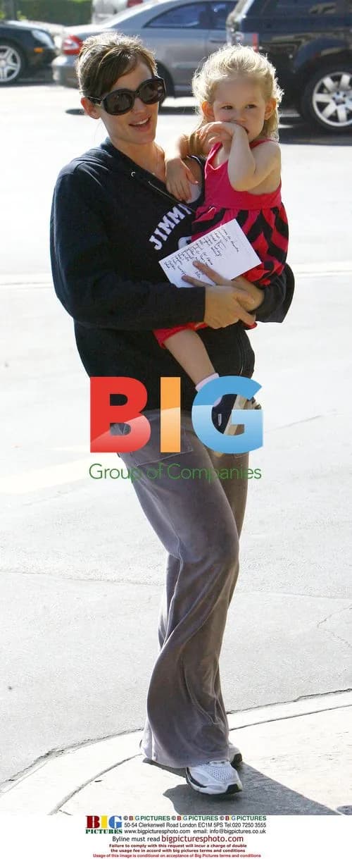 Jennifer Garner and daughter Violet shopping