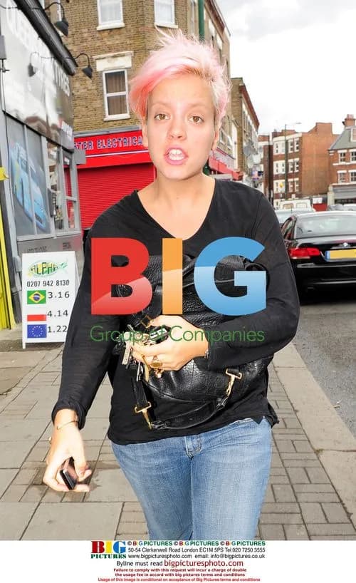 Lily Allen Goes Shopping in London