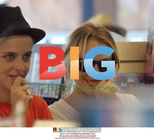 Lindsay Lohan and Samantha Ronson laugh at old movie
