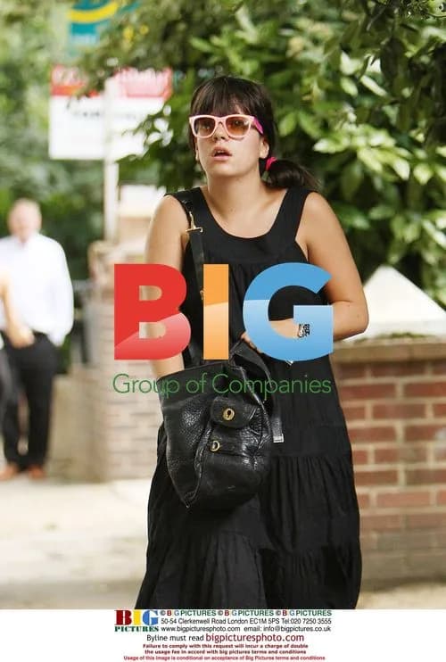 Lily Allen visits pub in North London