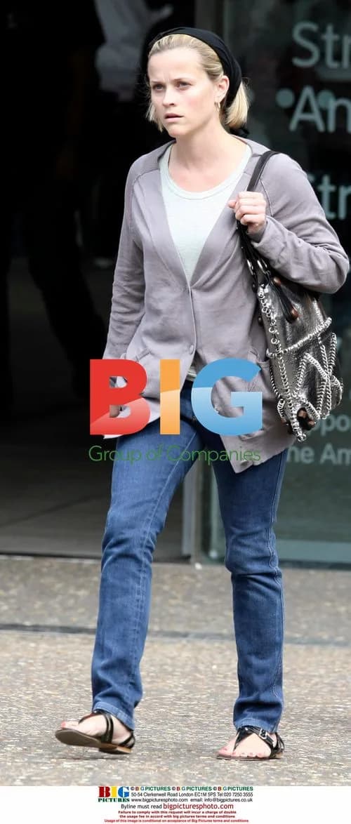 Reese Witherspoon at Tate Gallery
