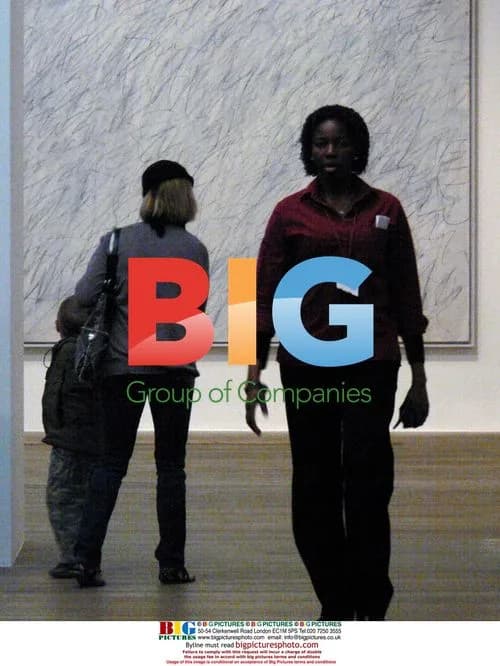Reese Witherspoon visits Tate Gallery with kids
