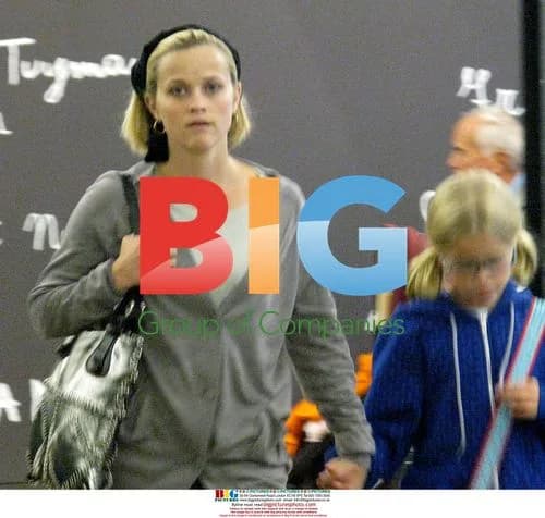 Reese Witherspoon Visits Tate Gallery