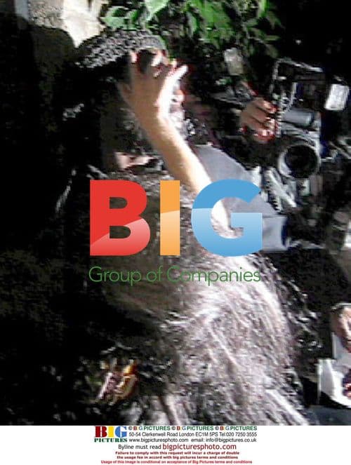 Amy Winehouse slaps security, leaves cab