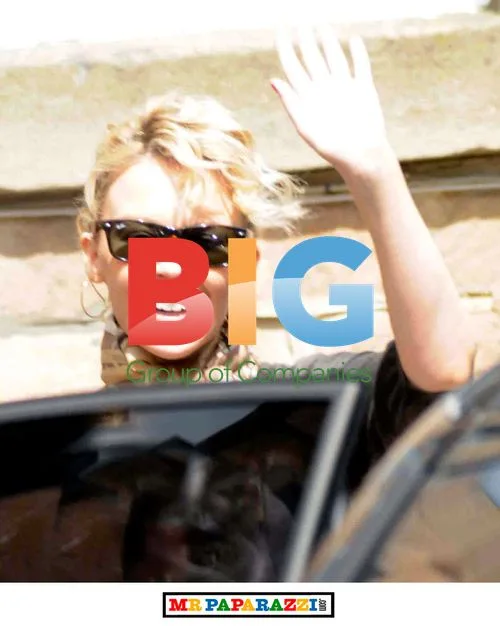 Kylie Minogue Leaving London Hotel