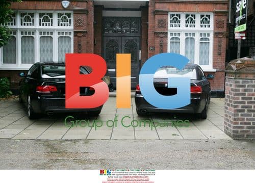 Lily Allen has visitor at London home