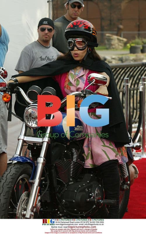 America Ferrera on 'Ugly Betty' Set