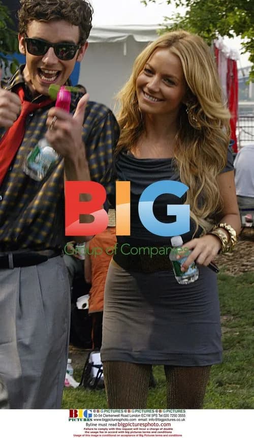Becki Newton and Eric Mabius on Ugly Betty set