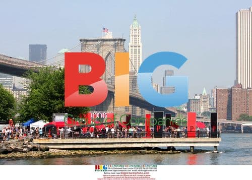 Ugly Betty cast filming season 3 in NYC