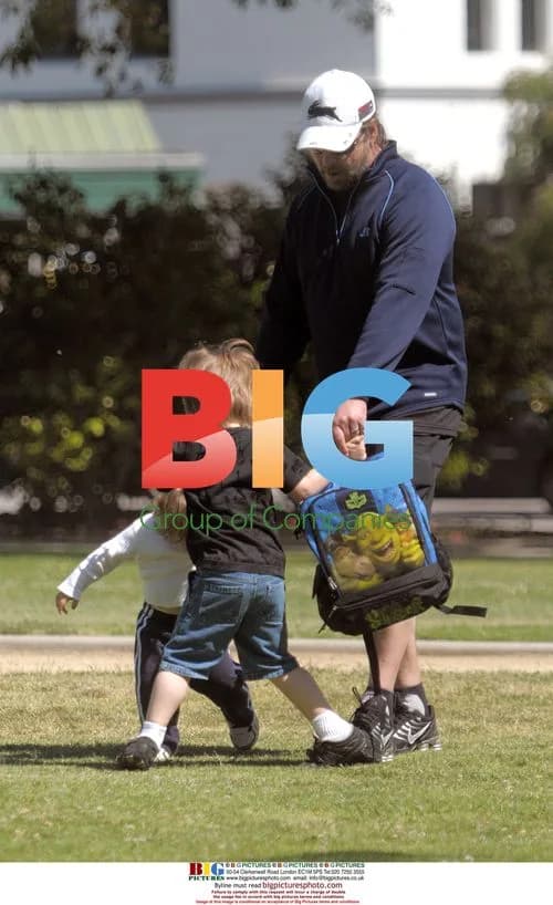 Russell Crowe Takes Sons to Park