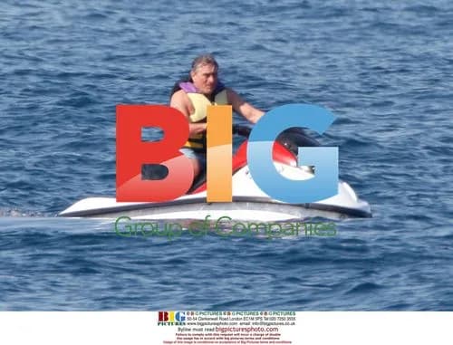 Robert de Niro and Bono enjoy Mediterranean vacation