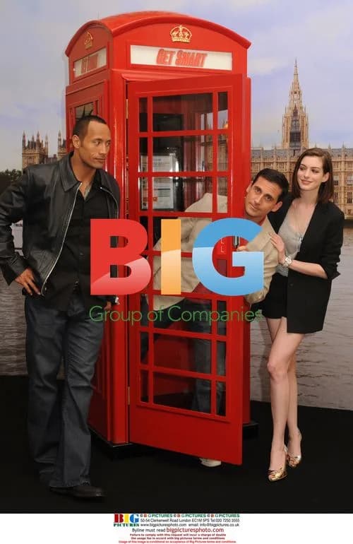 Peter Segal, Steve Carell, and Anne Hathaway at "Get Smart" Photocall