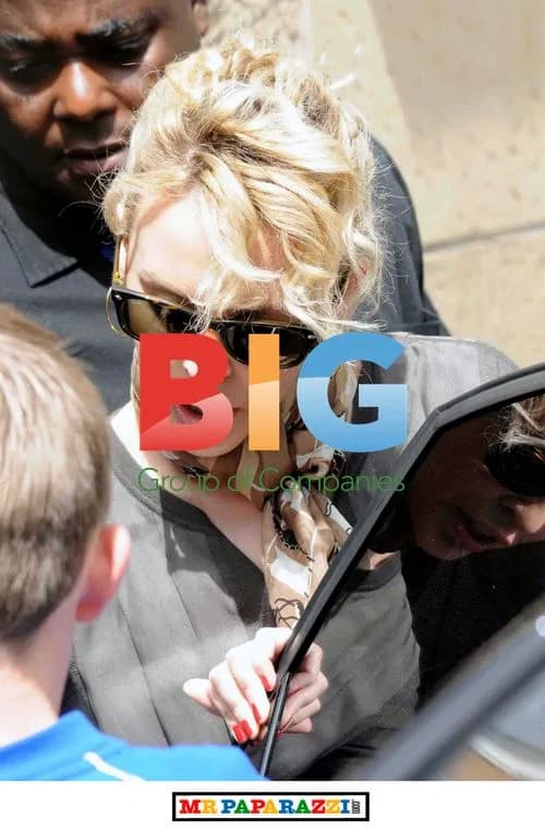 Kylie Minogue Leaves Glasgow Hotel