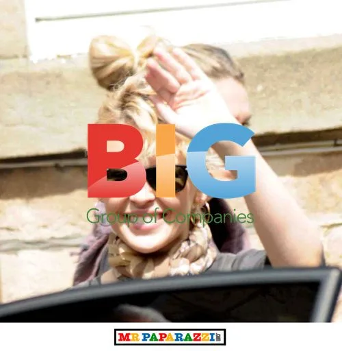 Kylie Minogue Leaves Glasgow Hotel