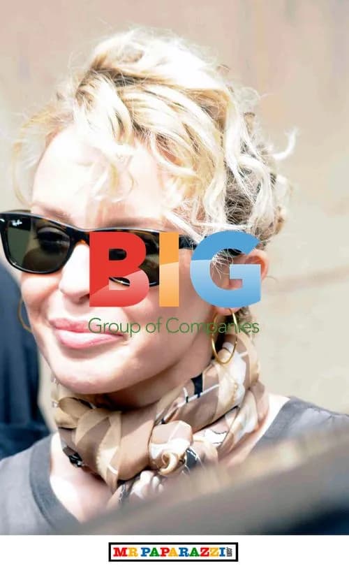 Kylie Minogue Leaving Glasgow Hotel