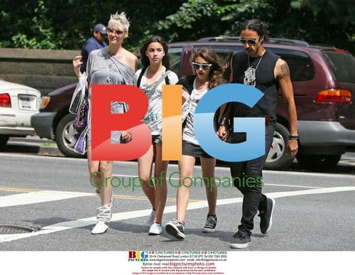 Madonna's son David arrives, Lourdes out with dad